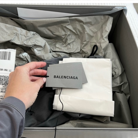 Authentic Balenciaga black hourglass top handle size small - Picture 5 of 8